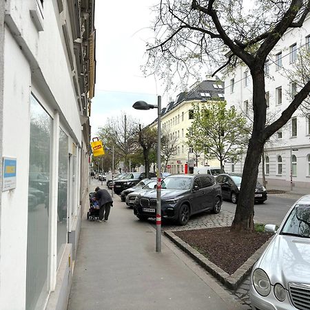 Traumhafte Wohnung Fuer 2, Walk In Dusche, Extra Kueche, Nespresso, Zentral Виена Екстериор снимка