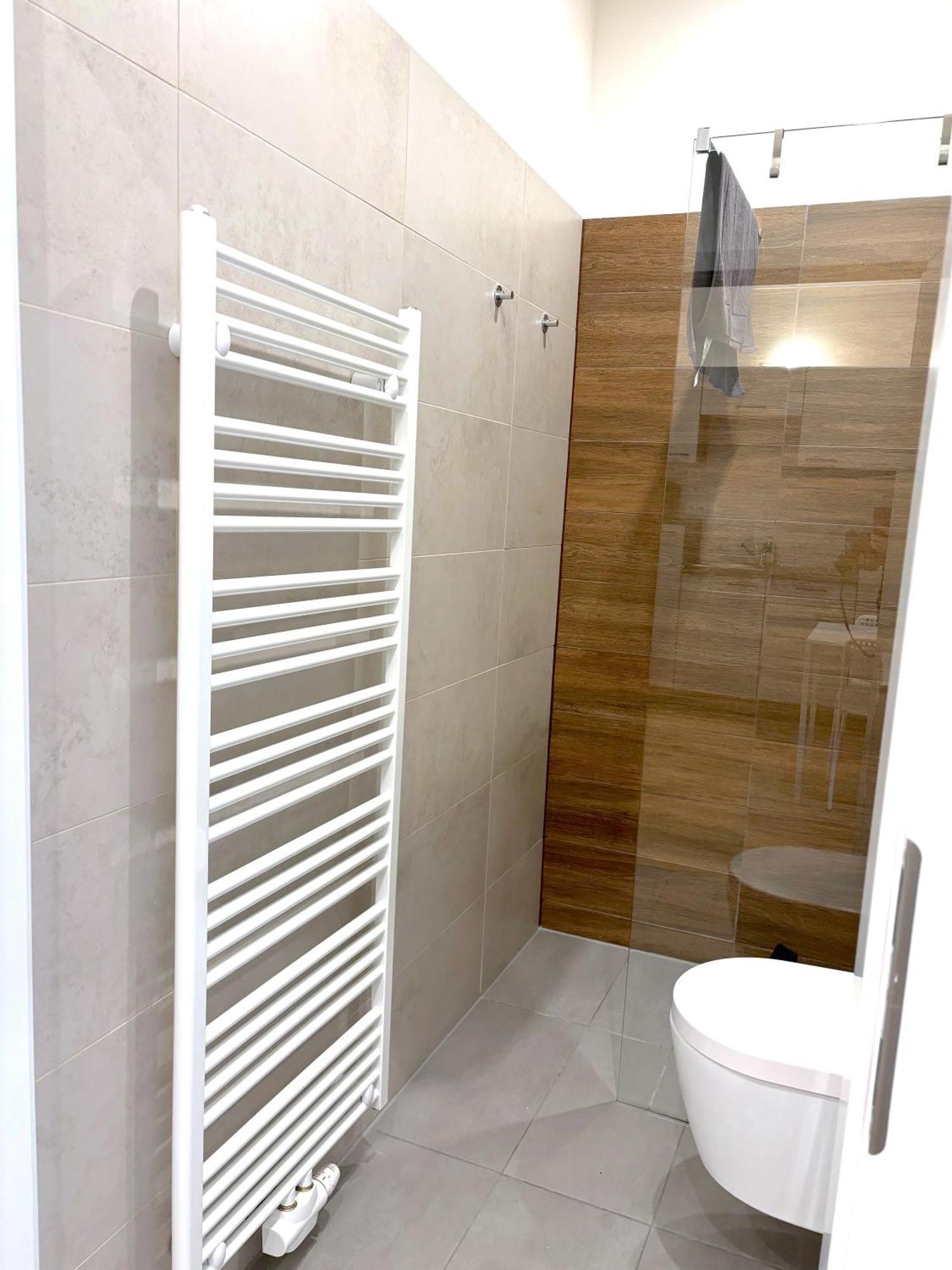Traumhafte Wohnung Fuer 2, Walk In Dusche, Extra Kueche, Nespresso, Zentral Виена Екстериор снимка