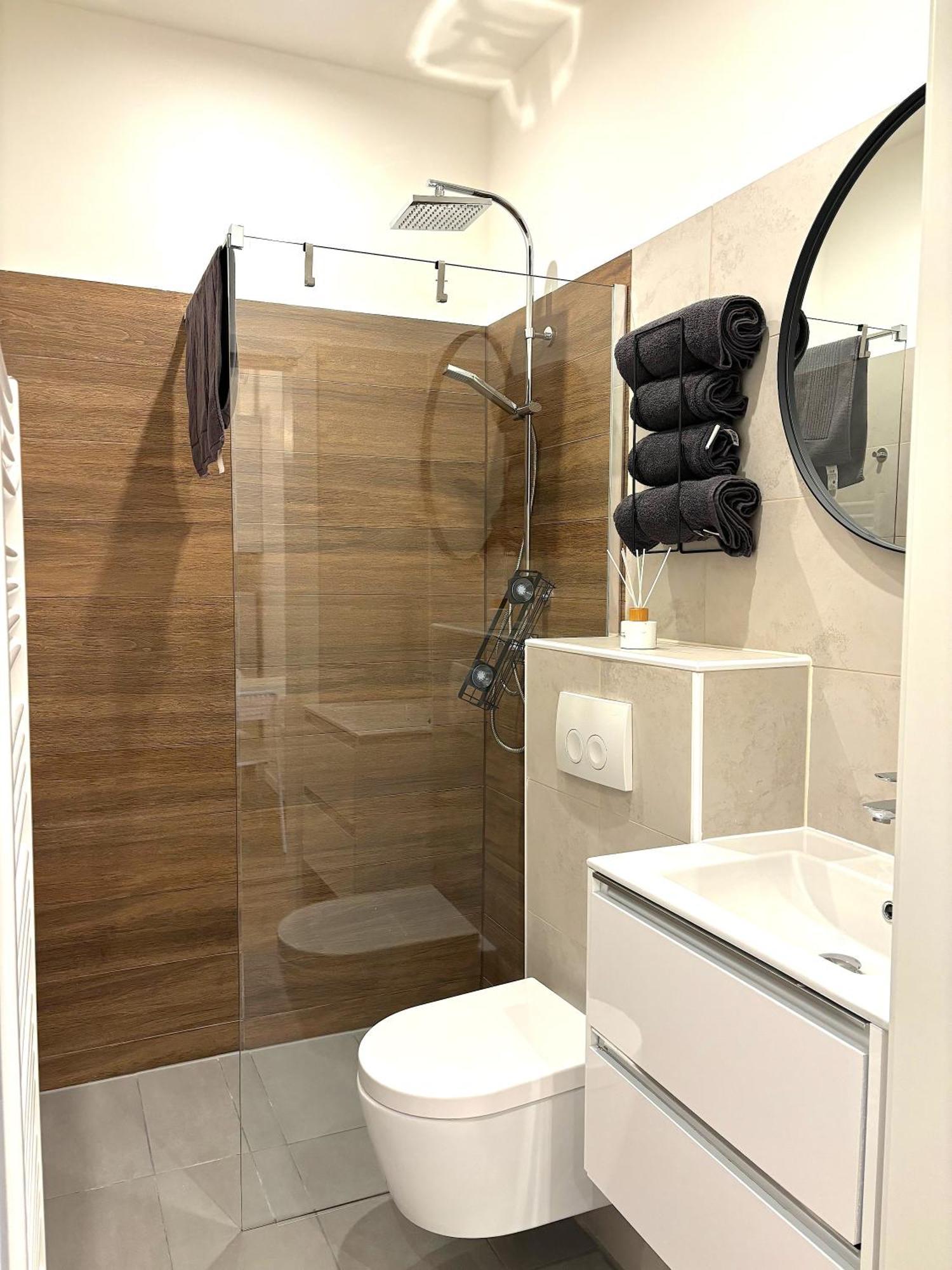 Traumhafte Wohnung Fuer 2, Walk In Dusche, Extra Kueche, Nespresso, Zentral Виена Екстериор снимка
